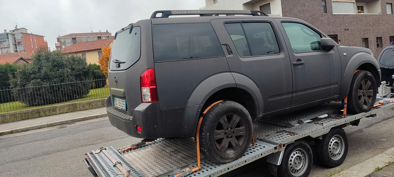 Nissan Pathfinder 2.5 dCi 7 POSTI Cambio automatico