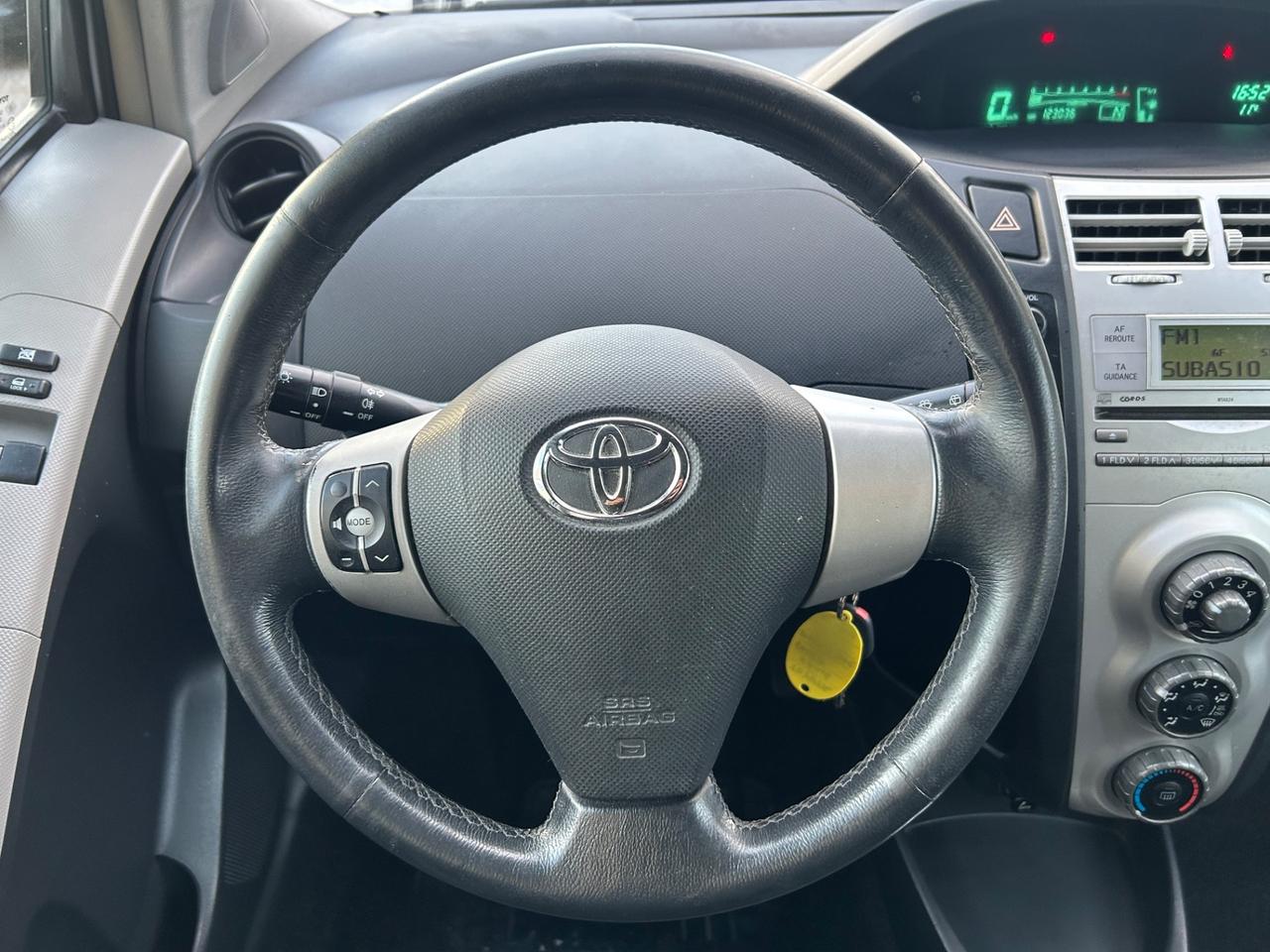 Toyota Yaris 1.3 5 porte cambio Automatico 123000kn