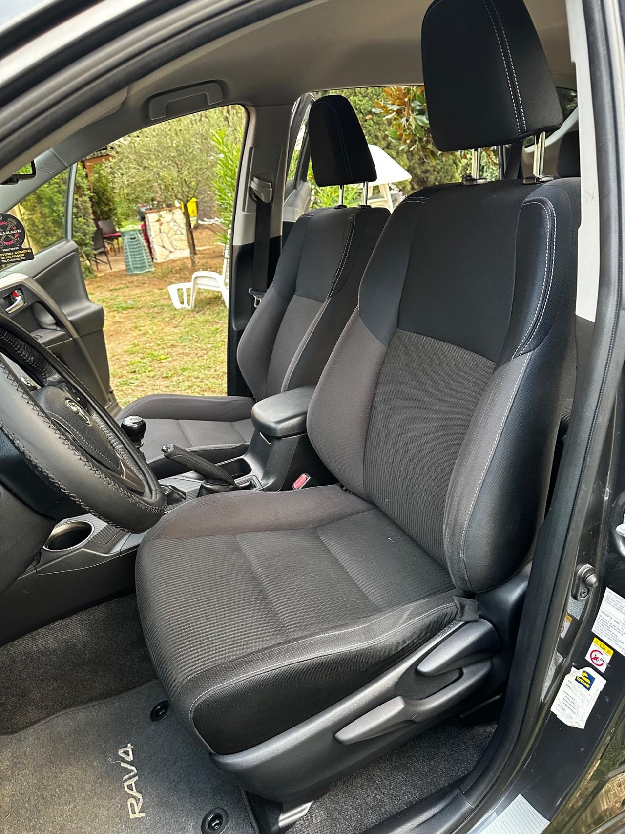 Toyota RAV 4 RAV4 2.0 D-4D 2WD Style White Ed.