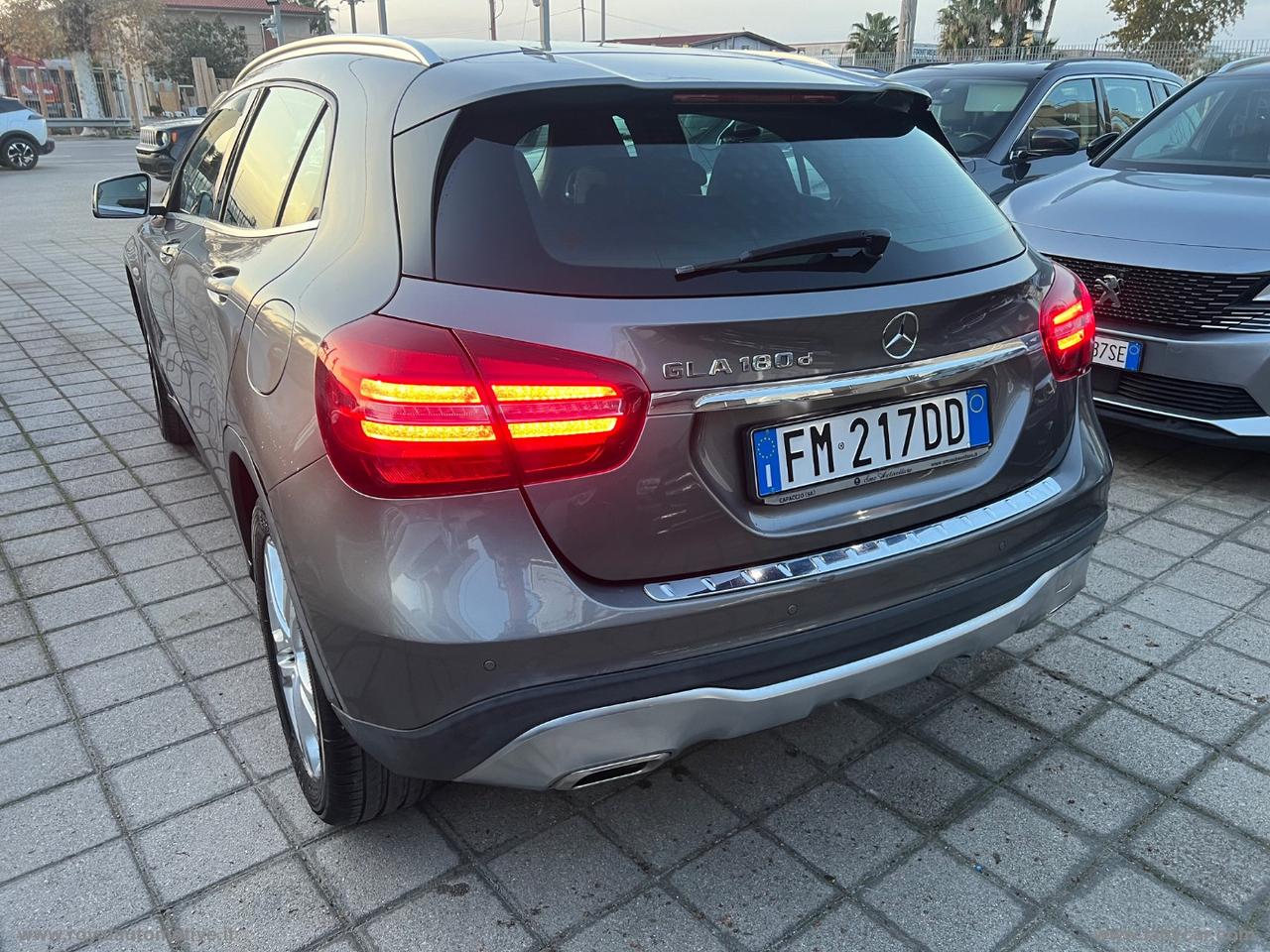 MERCEDES-BENZ GLA 180 Sport