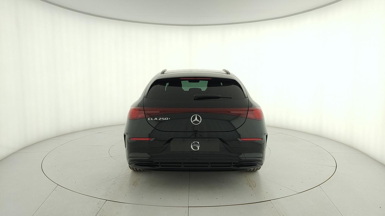 Mercedes-Benz CLA 250+ con tecnologia EQ