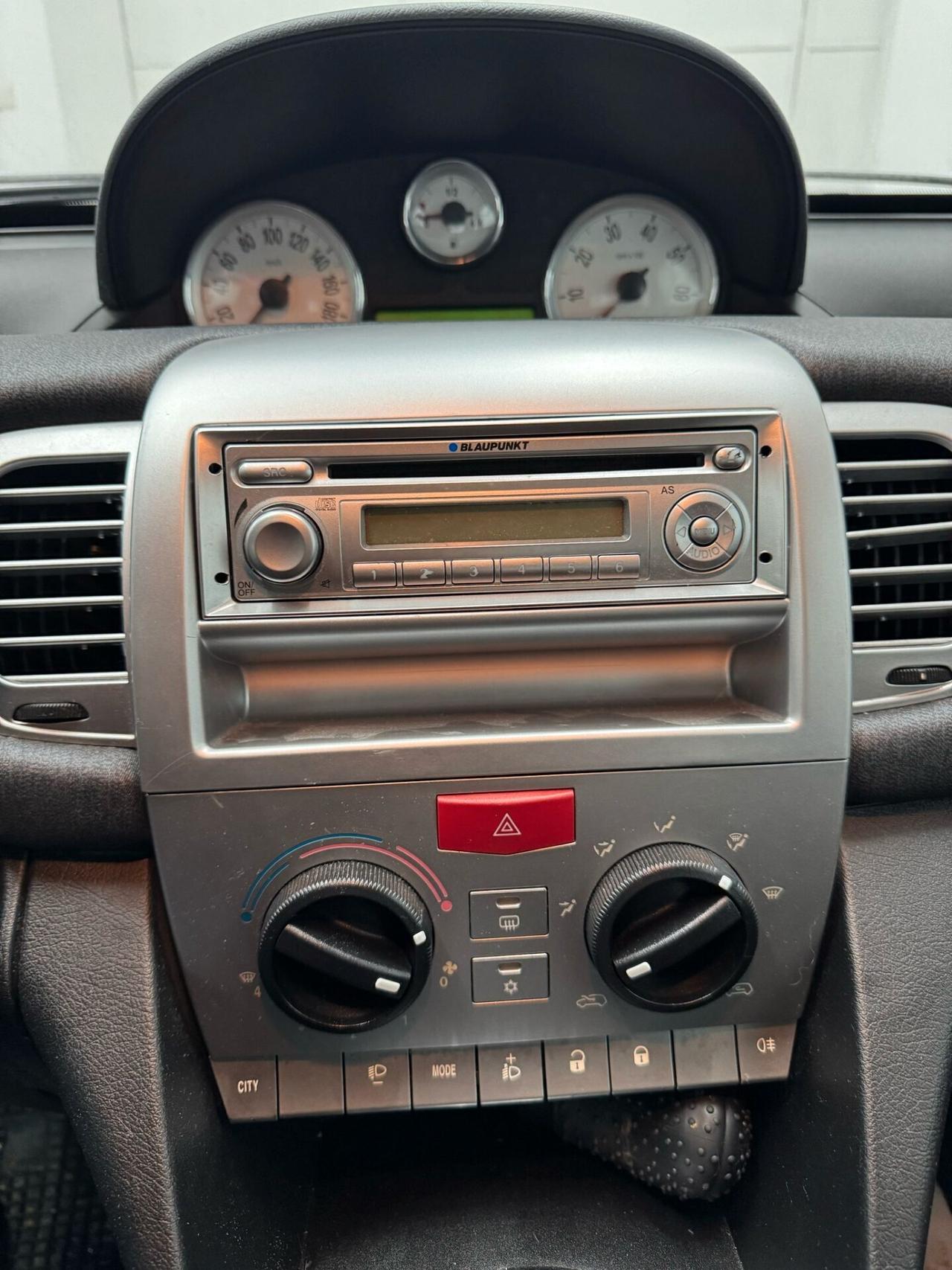 Lancia Ypsilon 1.2 platinum