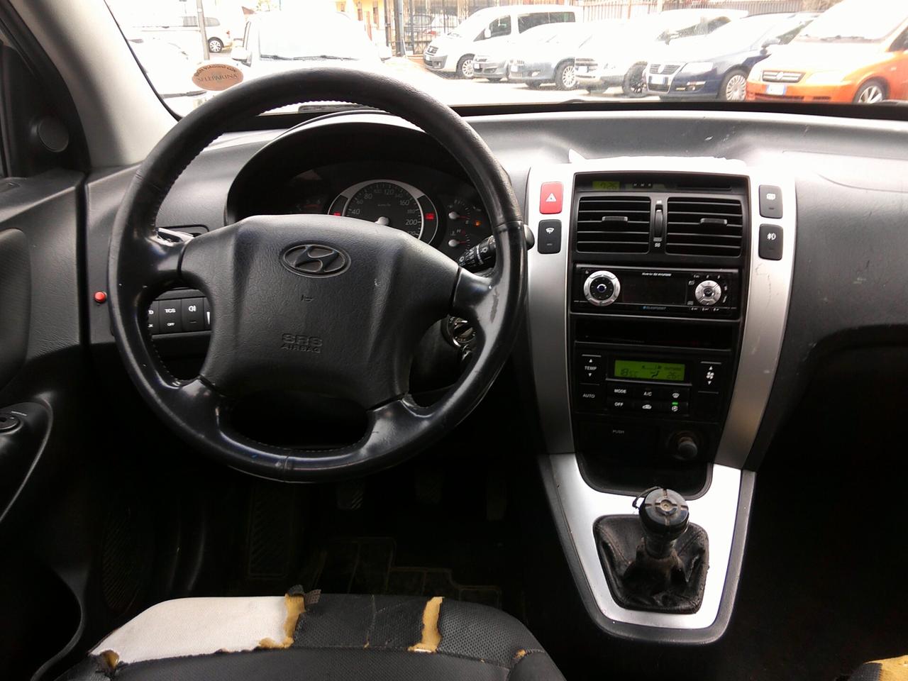 Hyundai Tucson 2.0 CRDi TD Dynamic 05