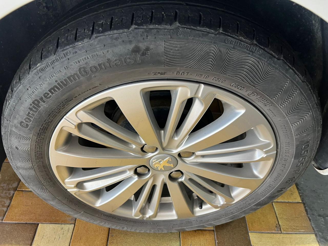 Peugeot 208 1.6 HDi 75 CV 90000 KM