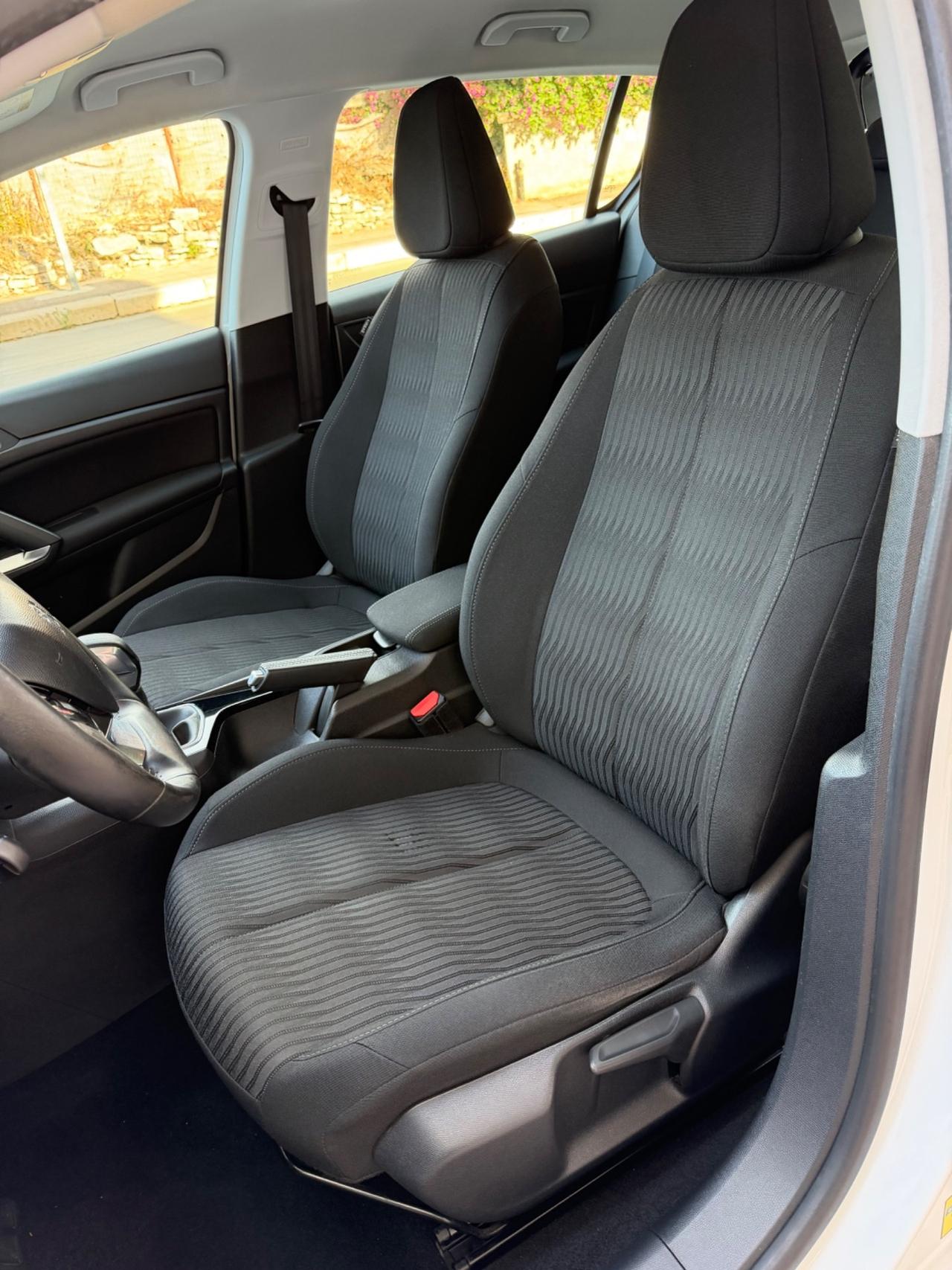 Peugeot 308 1.6 HDi 92 CV BERLINA *140.000km*