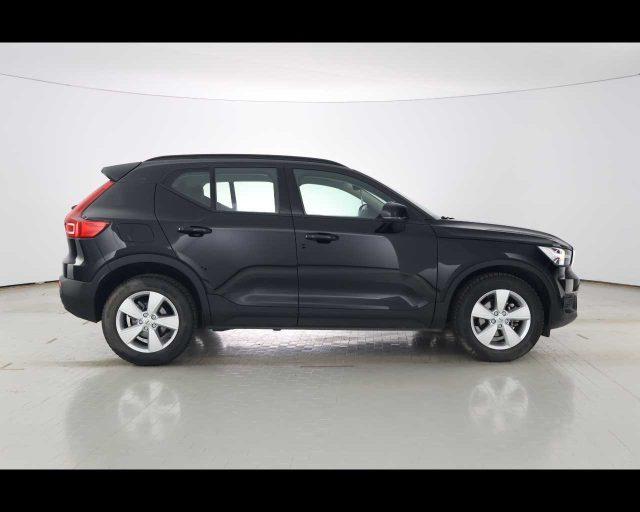 VOLVO XC40 T2 Momentum Core