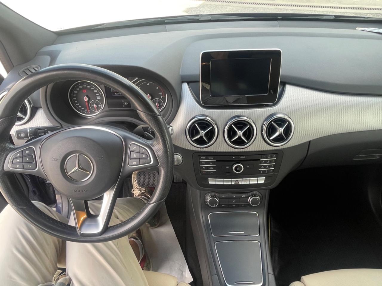 Mercedes-benz B 180 B 180 d Automatic Premium