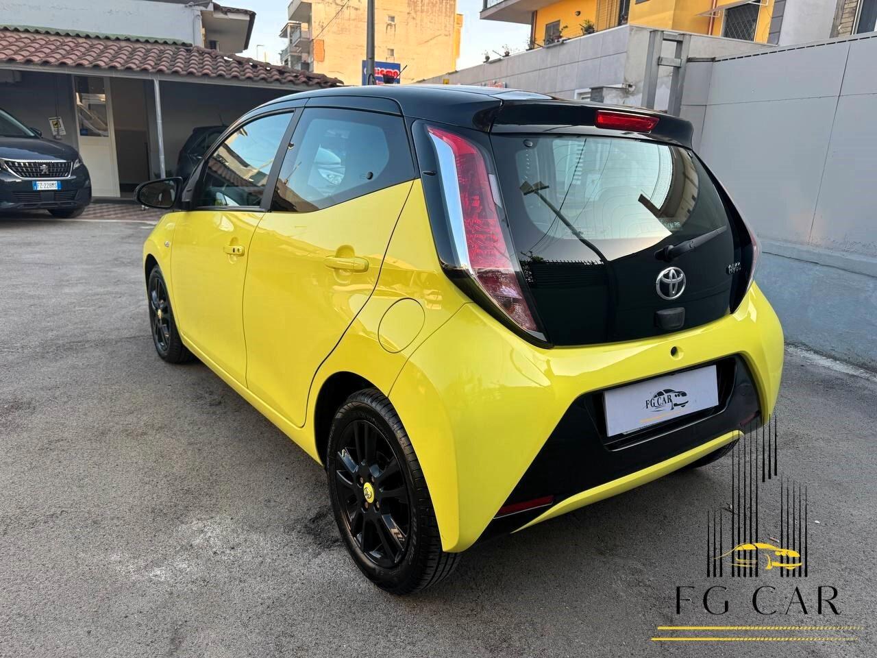 Toyota Aygo 1.0 VVT-i 69 CV 5 porte x-BLACK GPL 10/2016
