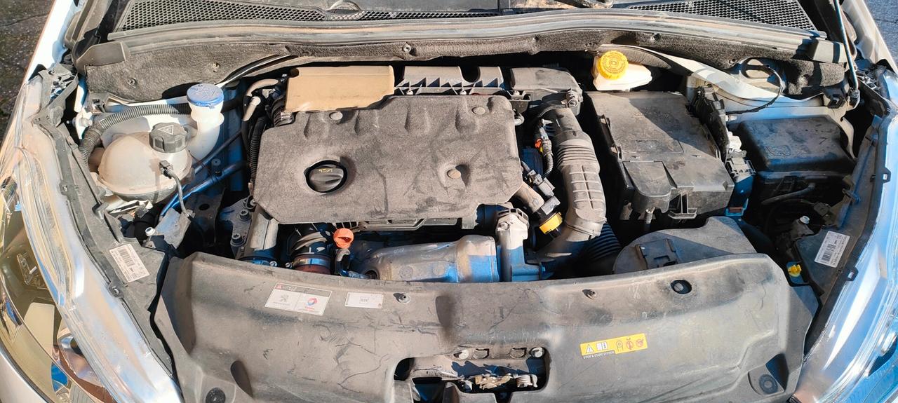 Peugeot 208 BlueHDi 100 S&S 5 porte Allure