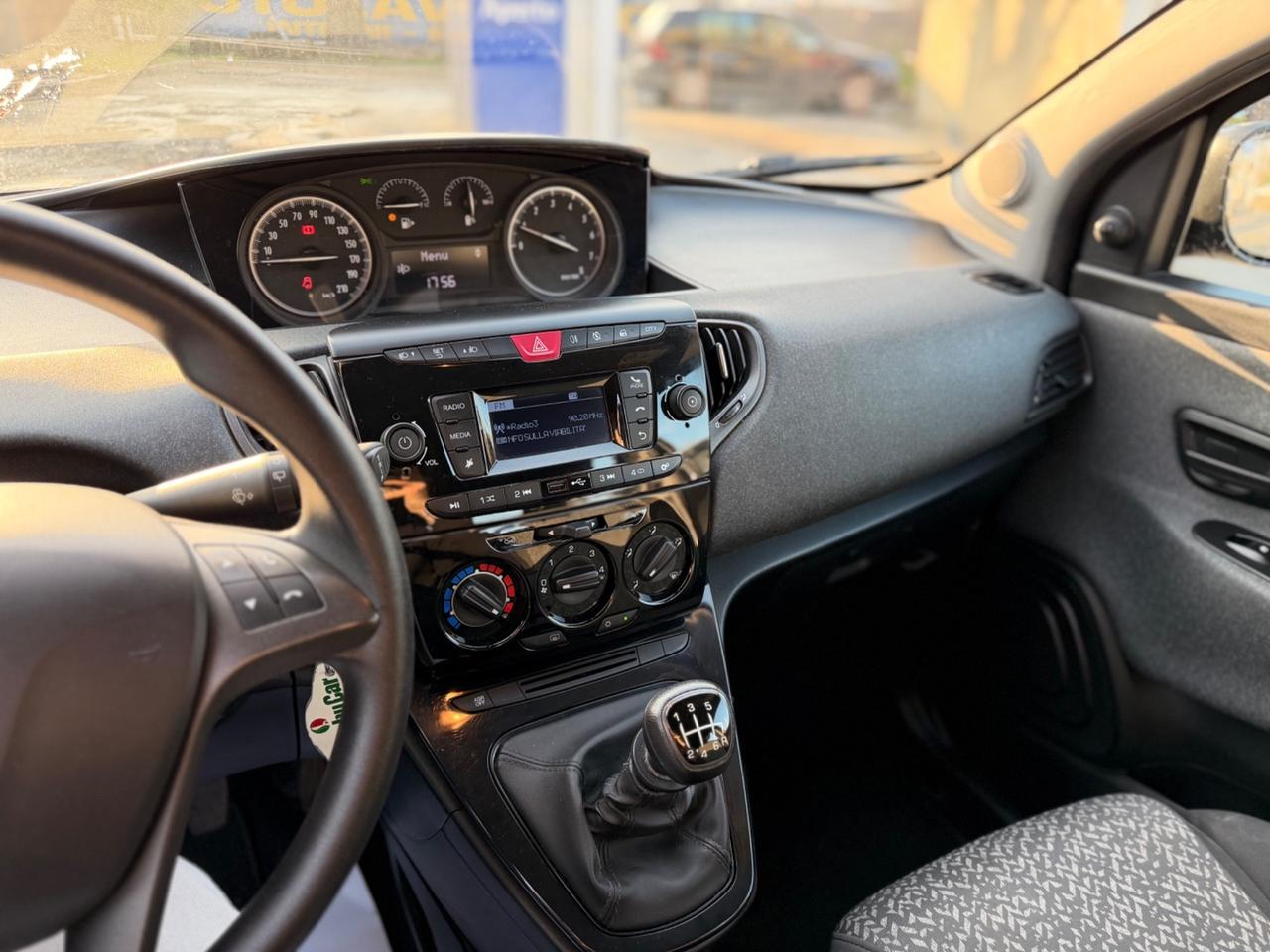 Lancia Ypsilon 1.0 FireFly 5 porte S&S Hybrid Alberta Ferretti