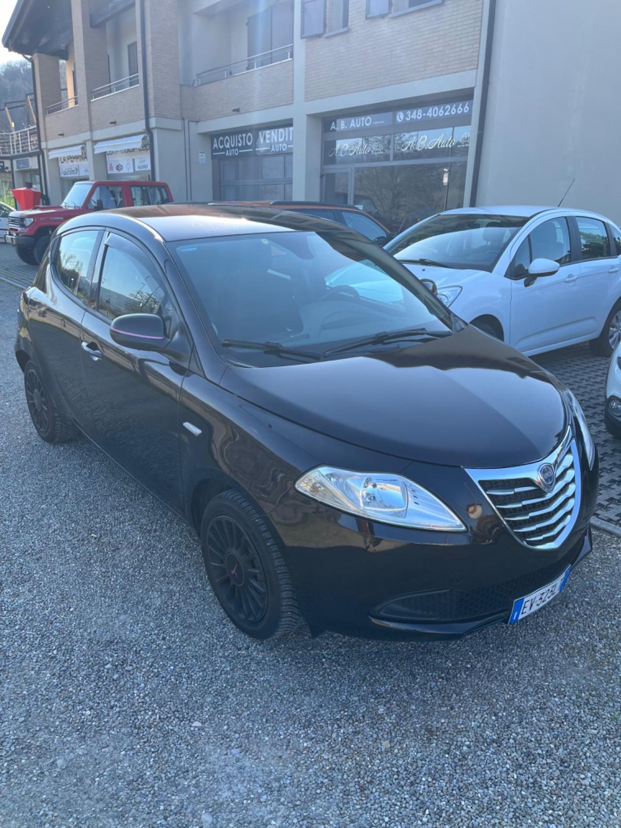 Lancia Ypsilon 1.3 MJT 16V 95 CV 5 porte S&S S Momodesign