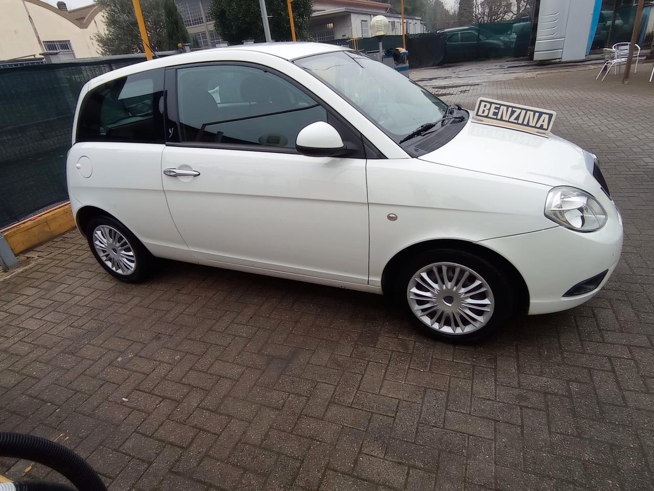 Lancia Ypsilon 1.2 Argento