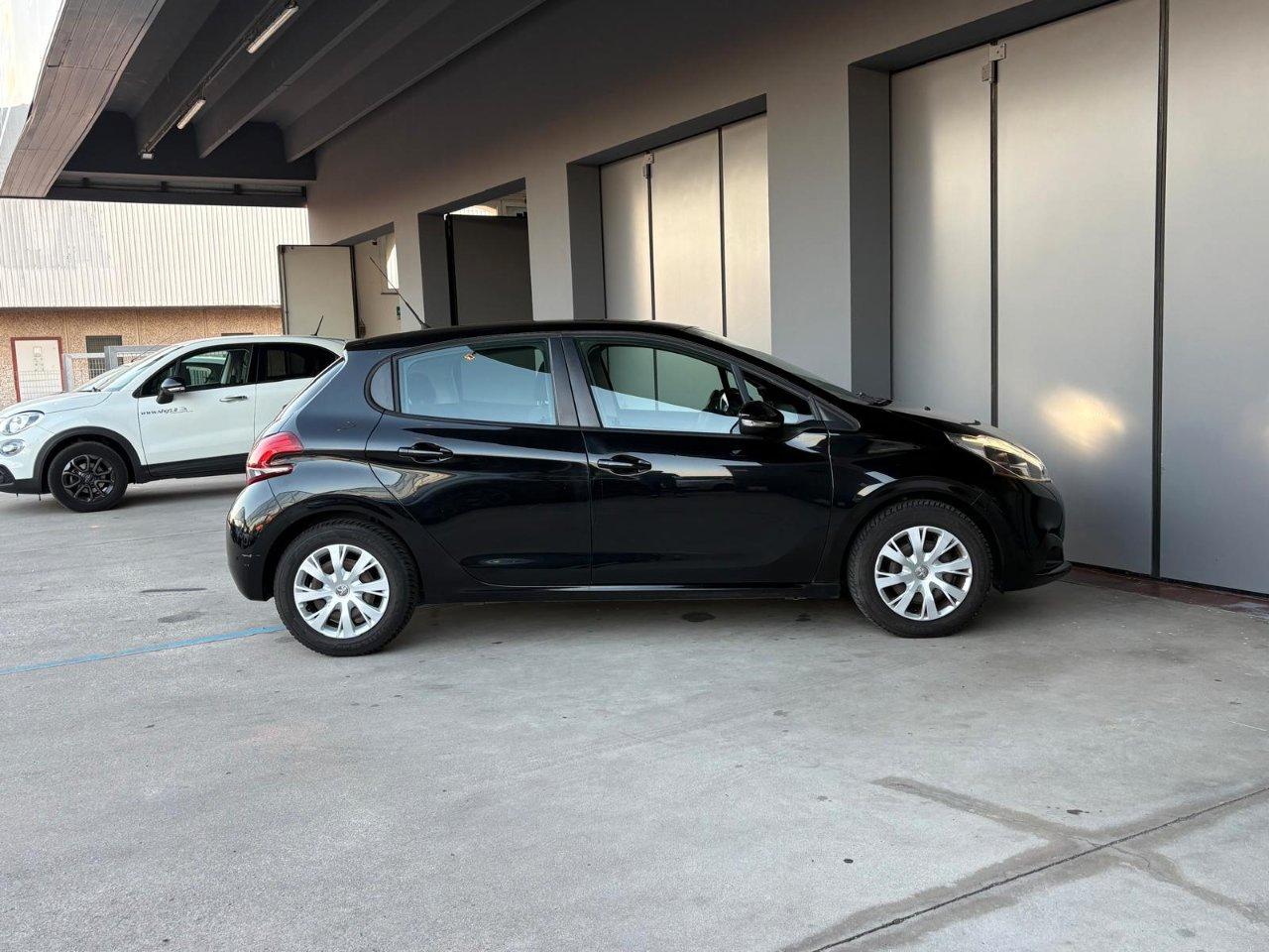 Peugeot 208 5 Porte 208 5p 1.2 puretech Active 82cv