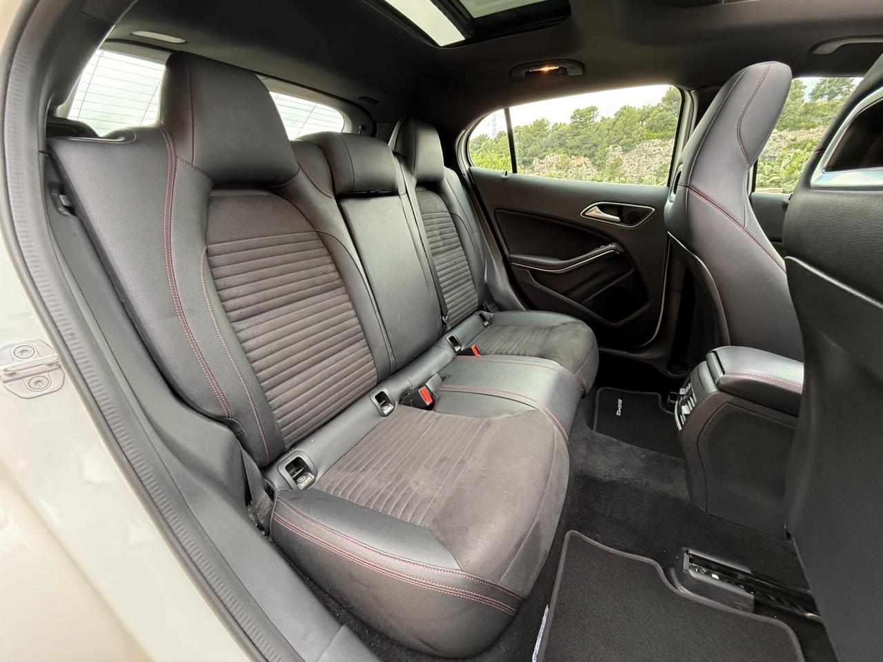 Mercedes GLA200 4MATIC 136/PREMIUM AMG/TETTO/19"