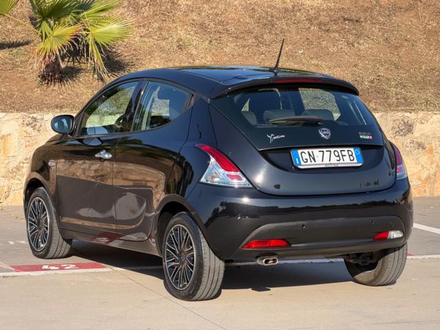 LANCIA Ypsilon HYBRID GOLD+NAVI+SENSORI+5POSTI+LED