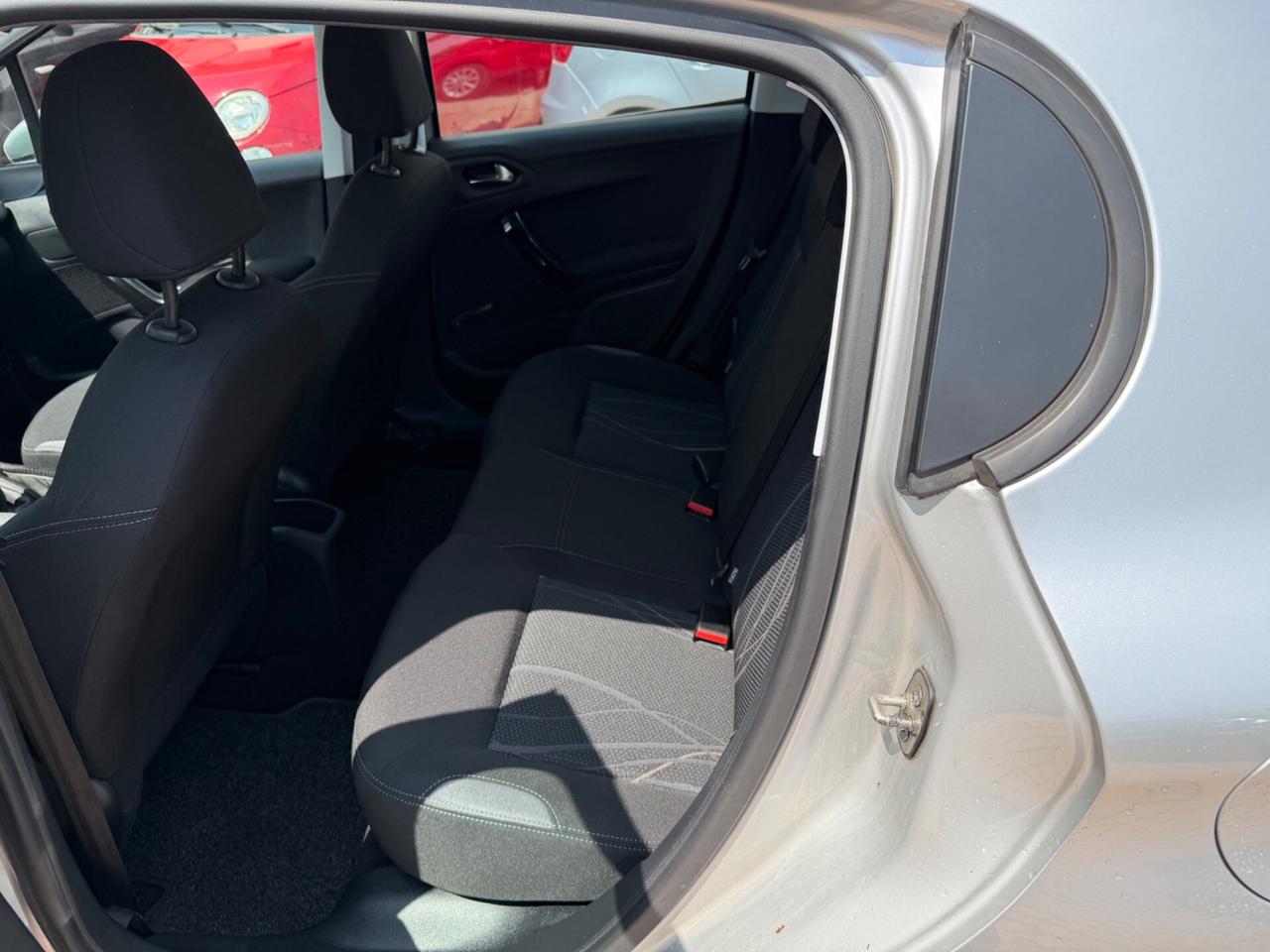 Peugeot 208 1.4 HDi 68 CV 5 porte Allure