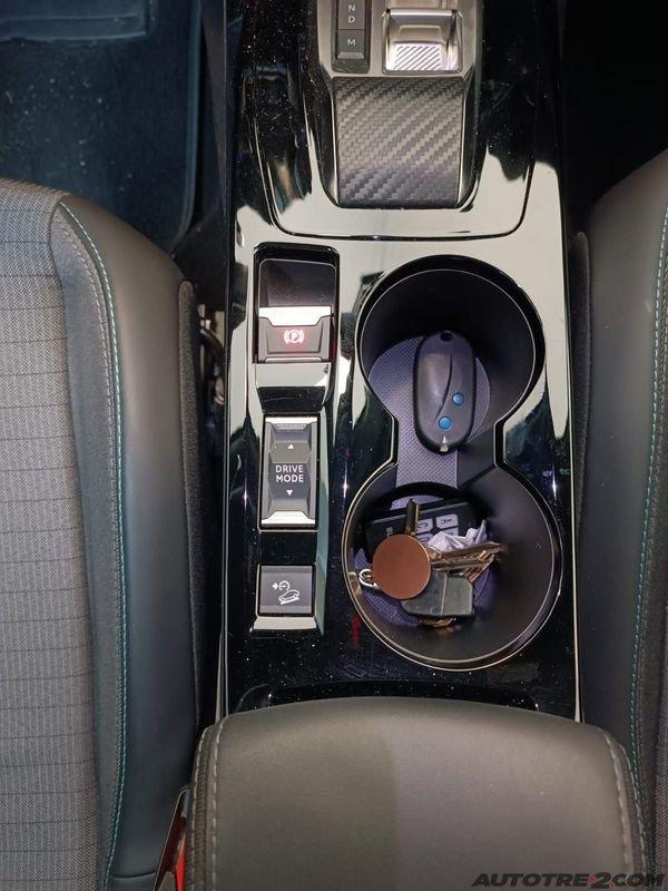 Peugeot 2008 BlueHDi 130 EAT8 Allure - autom -