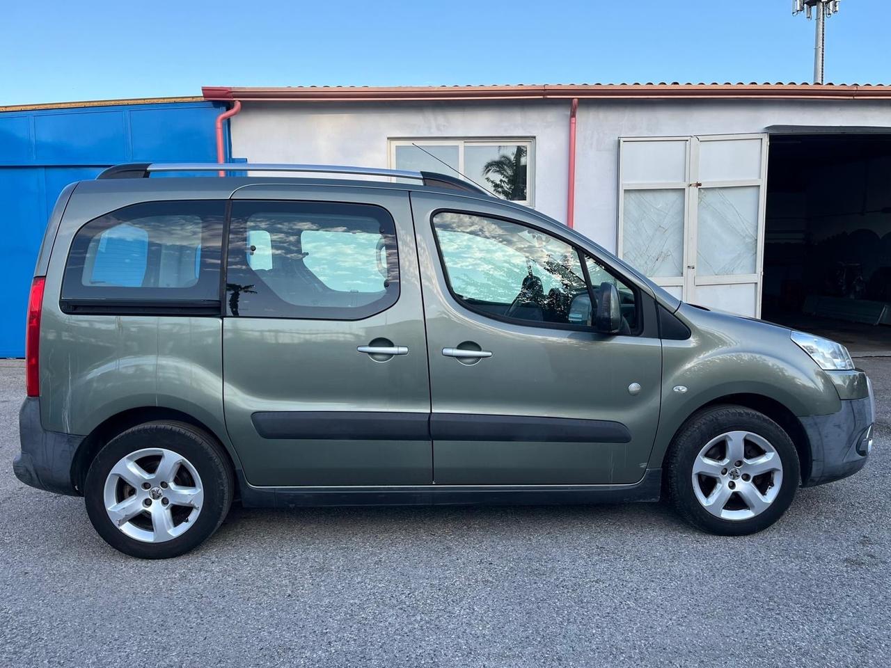 Peugeot partner tepee-5P-1.6 hdi-2012