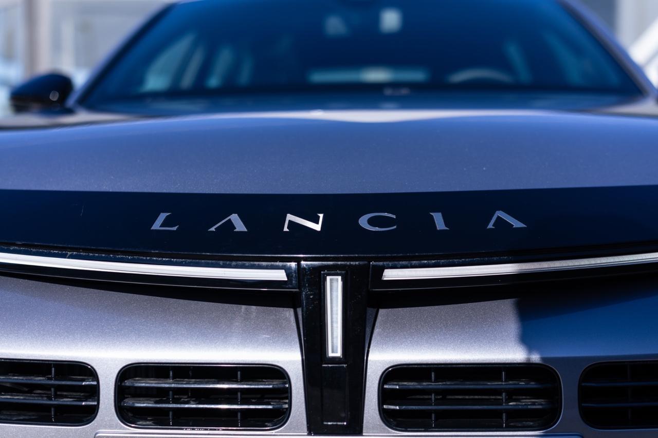 LANCIA YPSILON 1.2 HYBRID e-DCT – EDIZIONE LIMITATA CASSINA