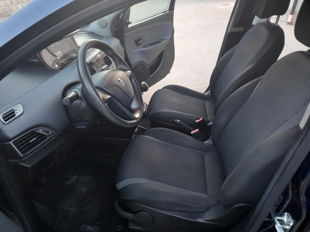 Lancia Ypsilon 1.2 69 CV
