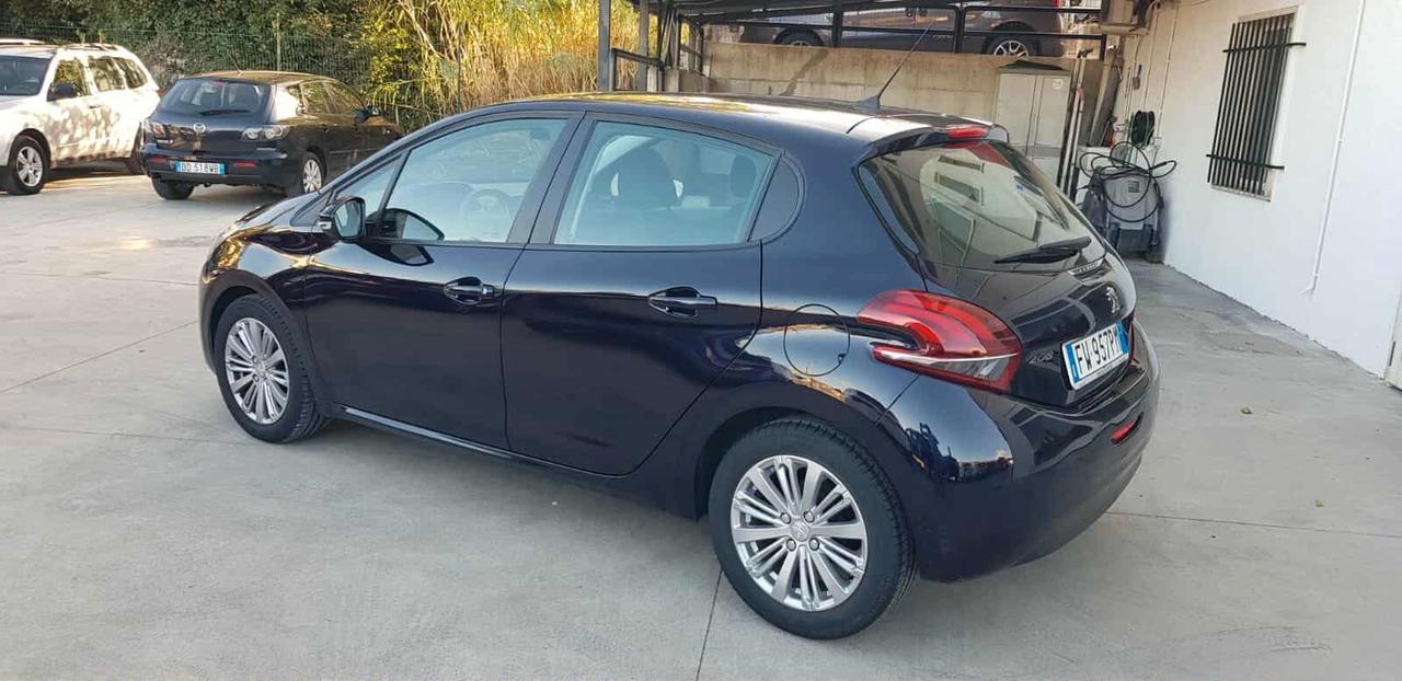 Peugeot 208 PureTech 82 Style "KM 9400"