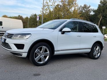 Volkswagen Touareg 3.0 TDI 262 CV *PREZZO REALE*pelle*Automatik*Tetto*Pelle