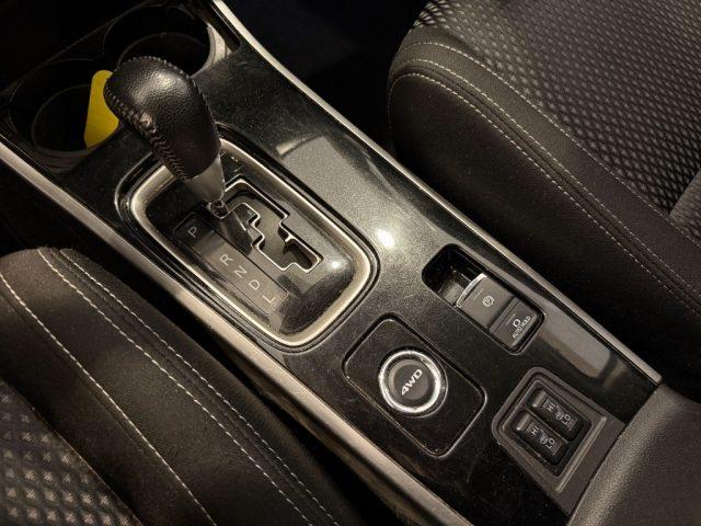 MITSUBISHI Outlander 2.2 DI-D 4WD Intense DAB+ Bluetooth