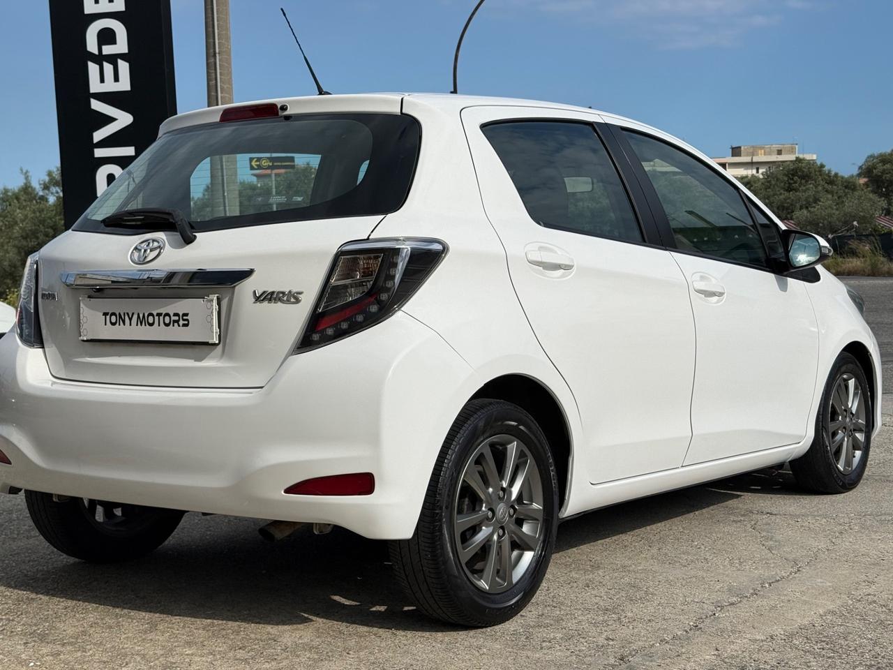 Toyota Yaris 1.4 D-4D 5 porte Lounge (GARANZIA TOYOTA 6 ANNI)