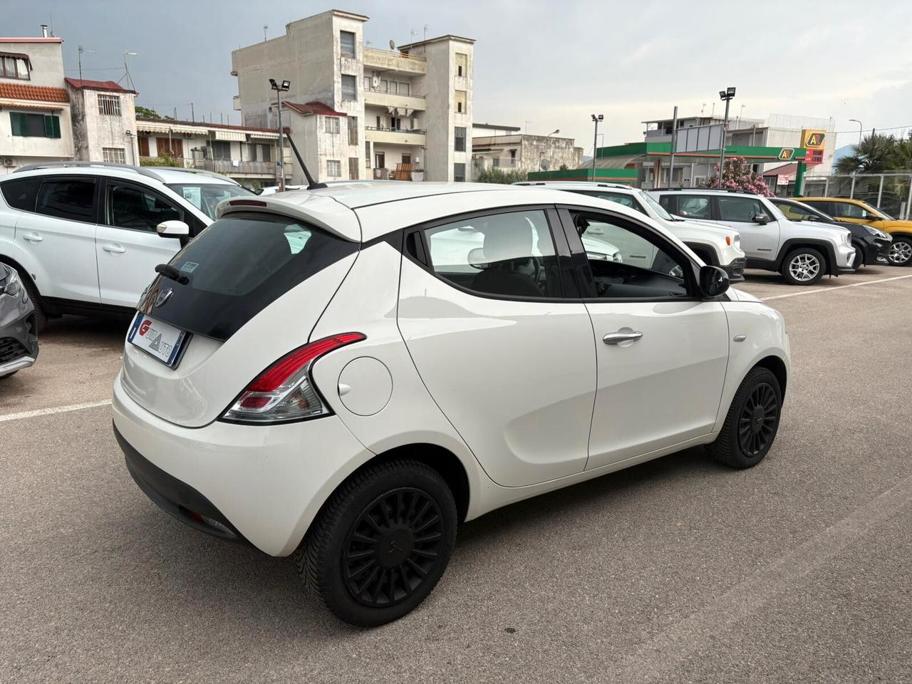 Lancia Ypsilon 1.2 69 CV 5 porte GPL Alberta Ferretti