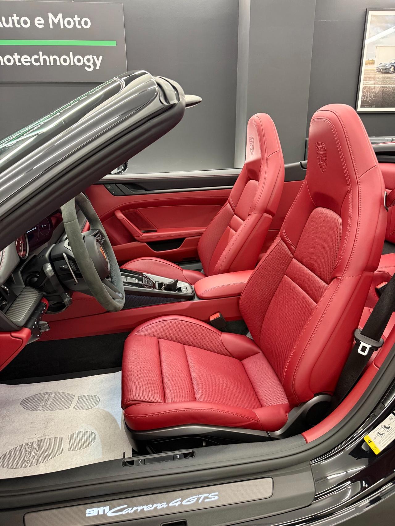 Porsche 911 Carrera 4 GTS Cabriolet