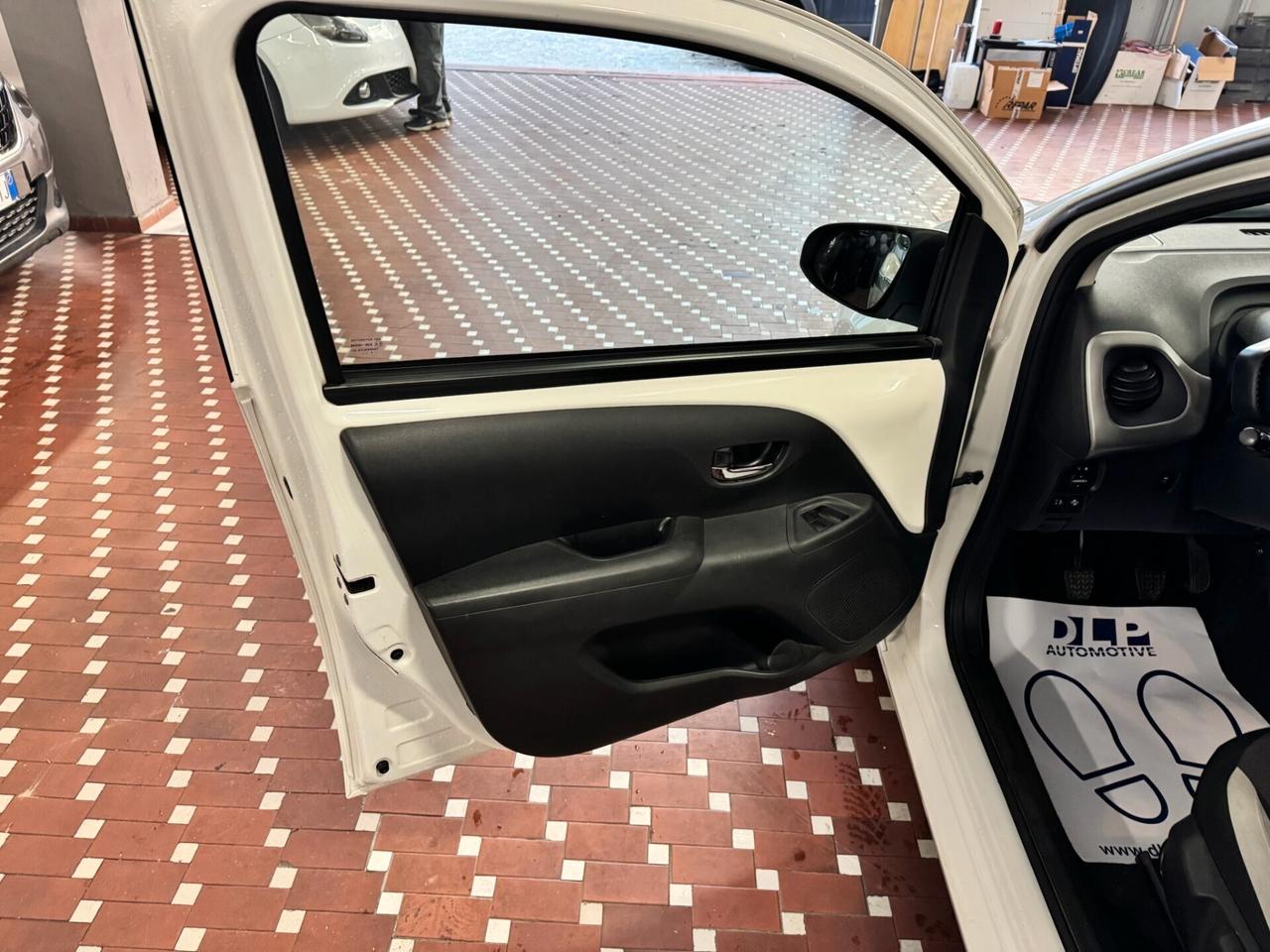 Toyota Aygo 1.0 VVT-i 69 CV 5 porte x-wave TSS - UNICO PROPRIETARIO