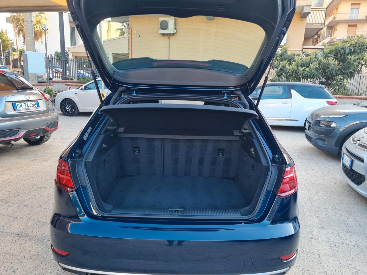 Audi A3 Sportback - 1.6 TDI Sport . Cerchi da 18 pollici Carplay