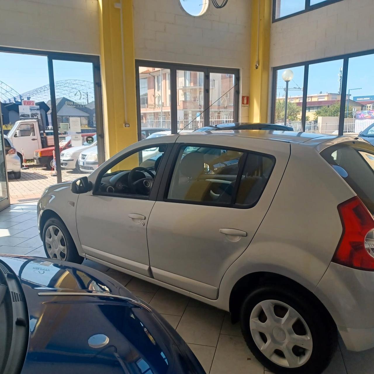 149.588 GPL DI FABBRICA SANDERO 1.4 PER NEOPATENTATI
