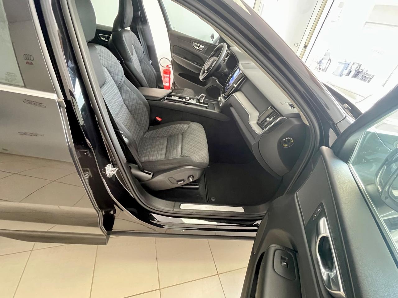Volvo XC 60 XC60 B4 (d) automatico Plus Bright(COME NUOVA)