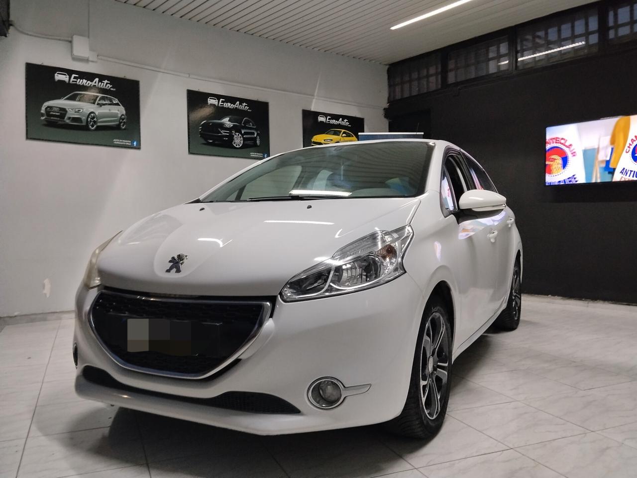 Peugeot 208 1.4 diesel 2014 CON GARANZIA