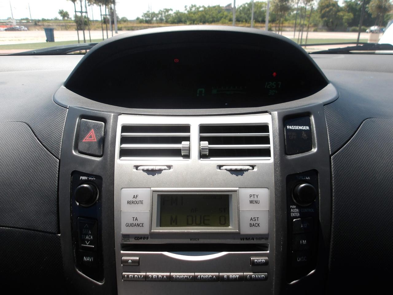 TOYOTA YARIS 1.0 BENZ-2008