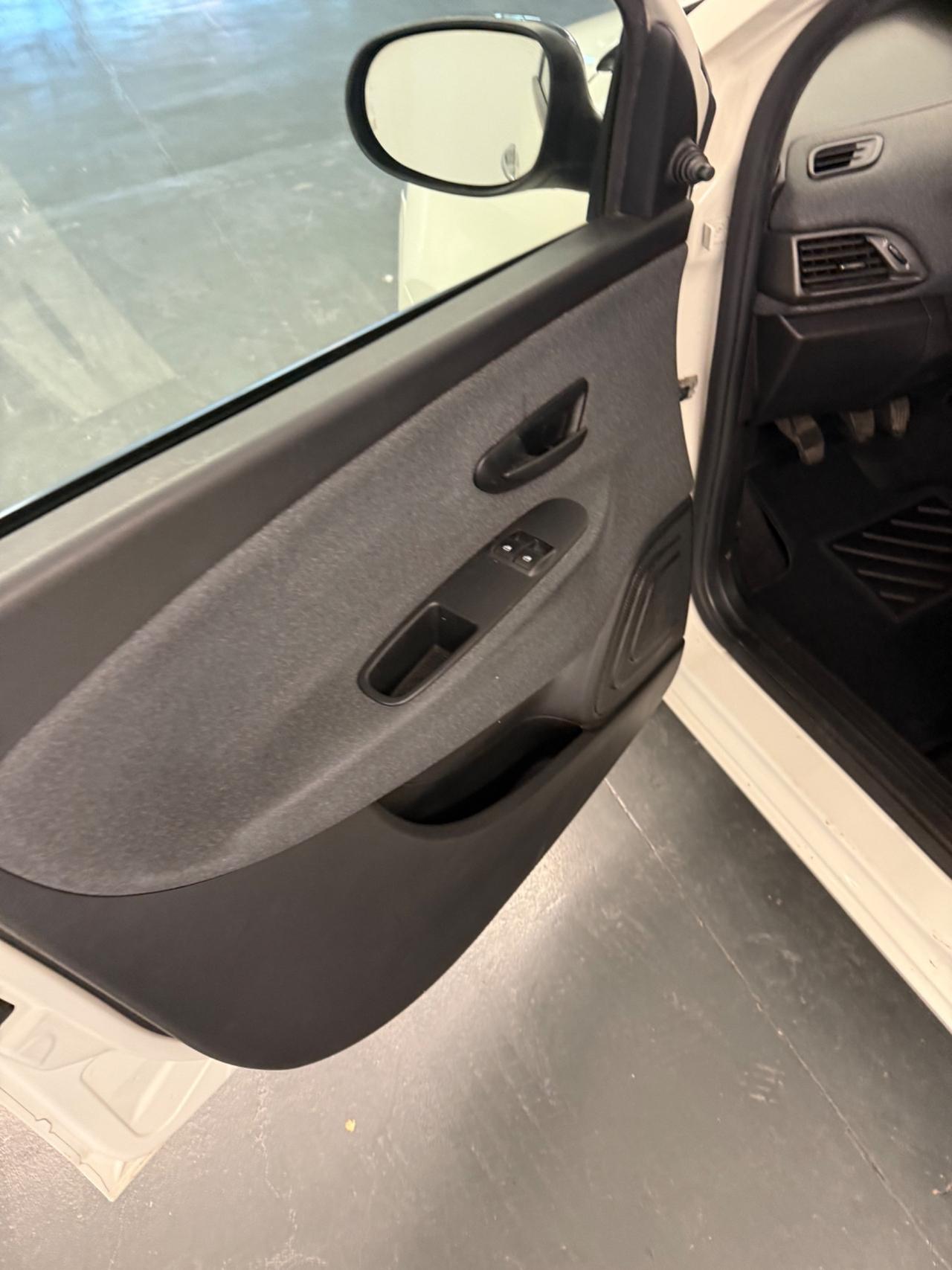 Lancia Ypsilon 1.0 FireFly 5 porte S&S Hybrid Ecochic Gold