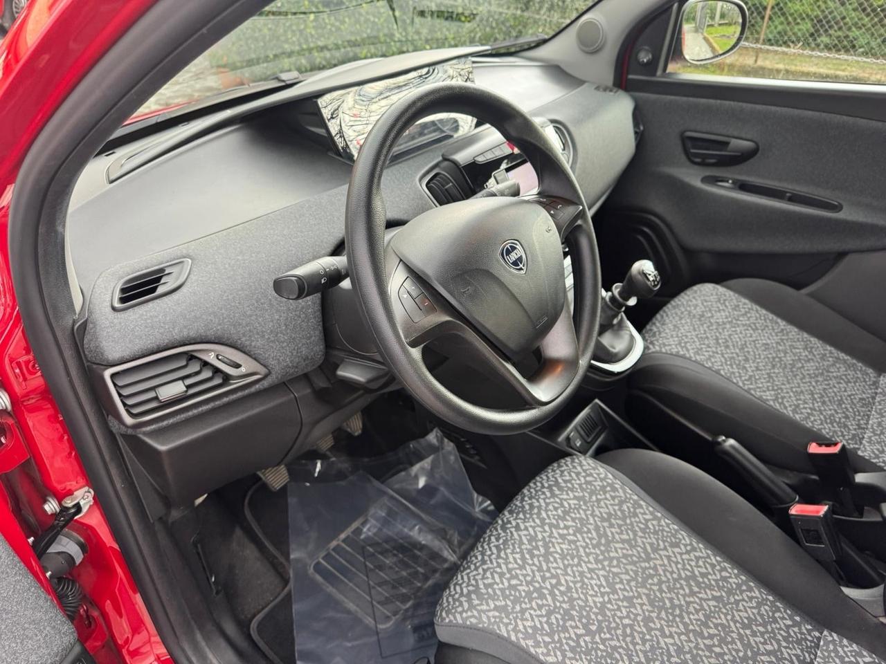 Lancia Ypsilon 1.0 FireFly 5 porte S&S Hybrid Ecochic Gold neopatentati