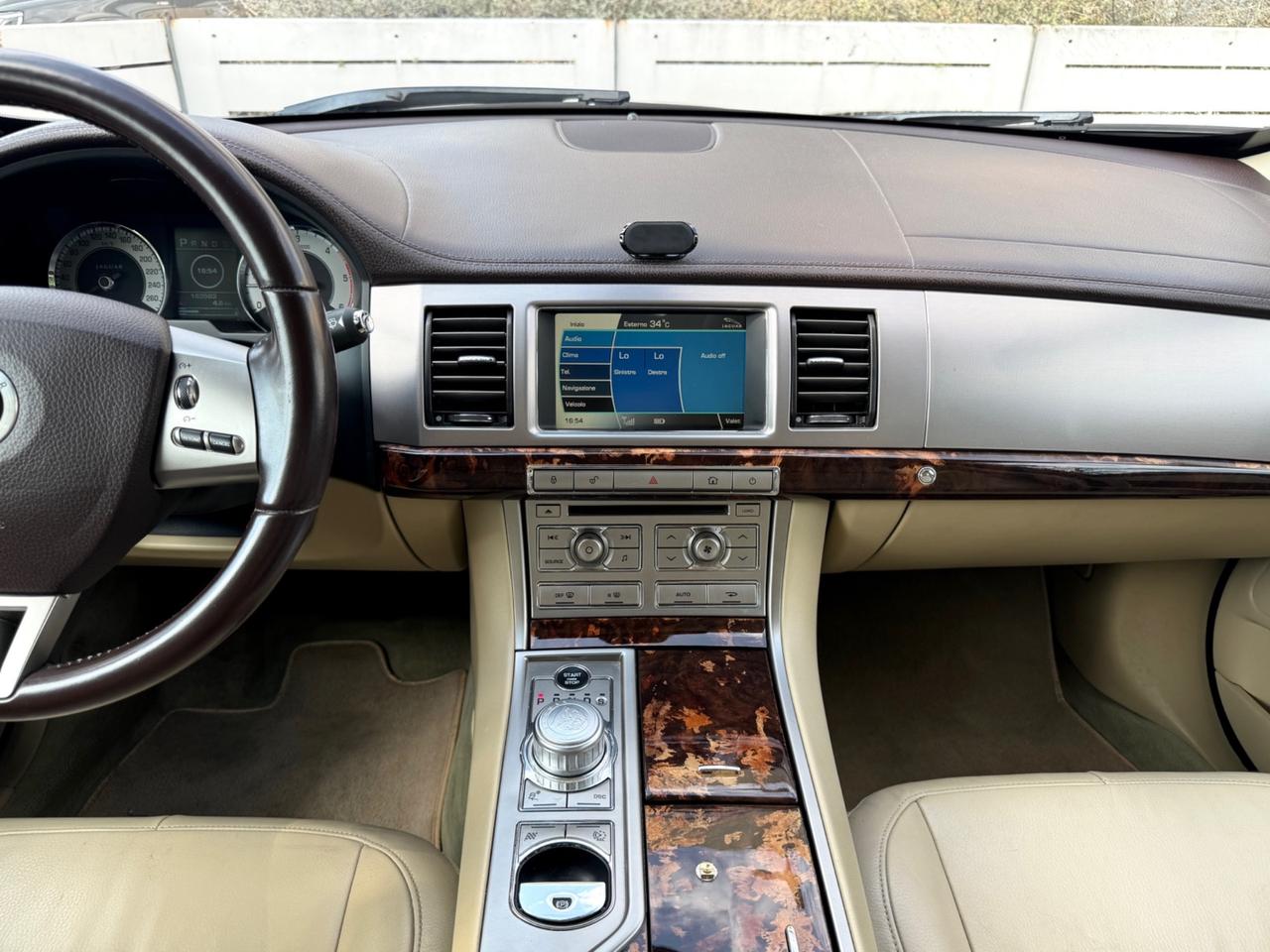 Jaguar XF 3.0 D V6 Luxury