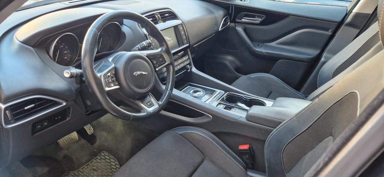 Jaguar F-Pace 2.0 D 180 CV AWD aut. R-Sport