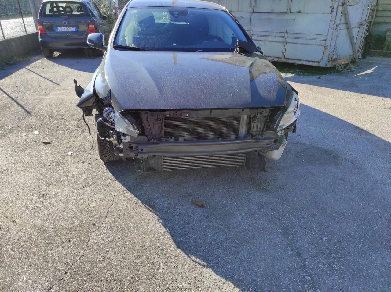 Volvo V60 D2 1.6 INCIDENTATA