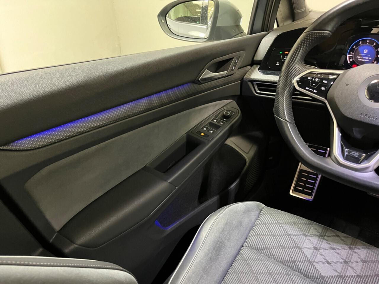 Volkswagen Golf 1.5 eTSI 130 CV DSG R-Line