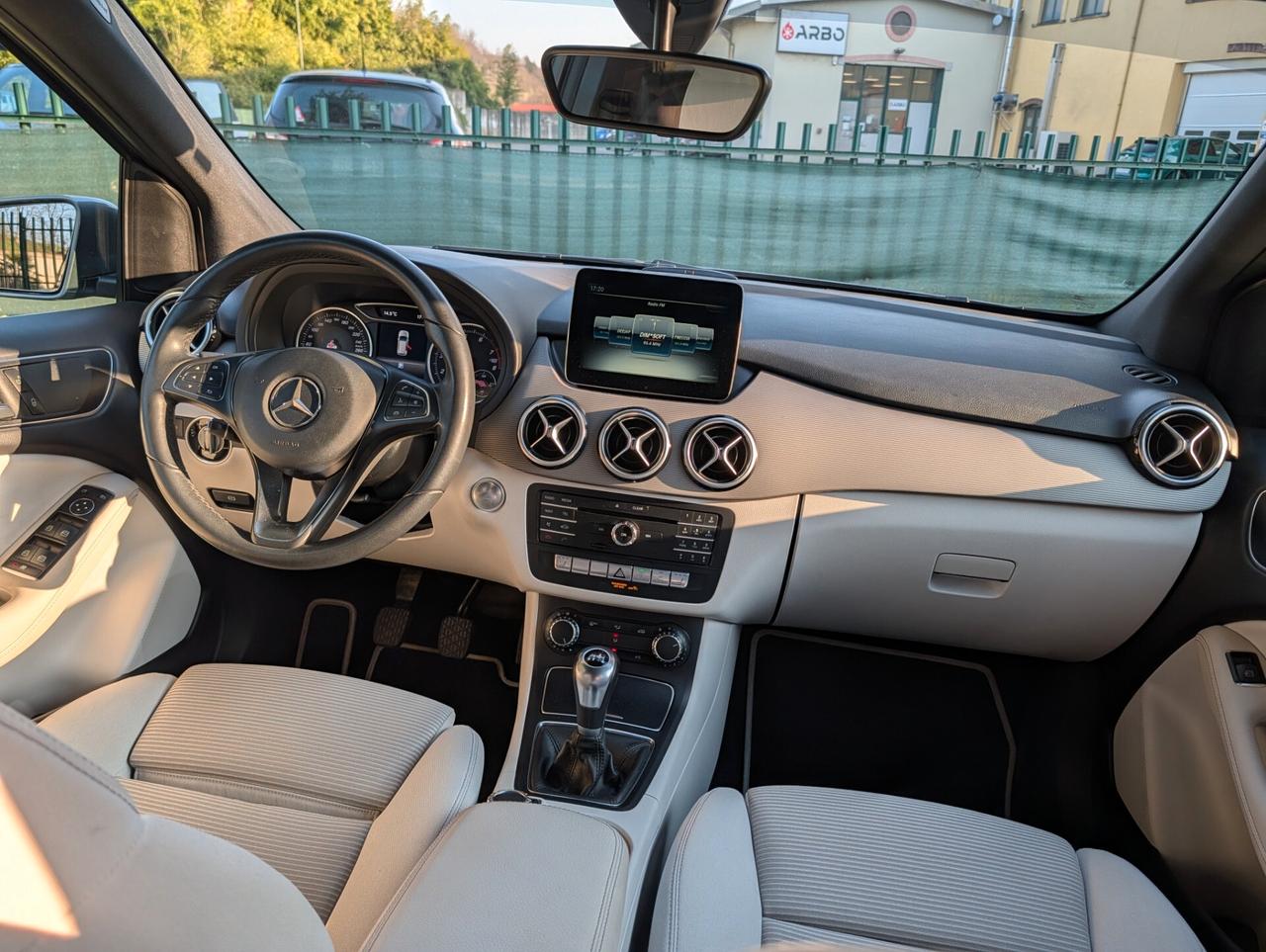 Mercedes-benz B 180 Premium