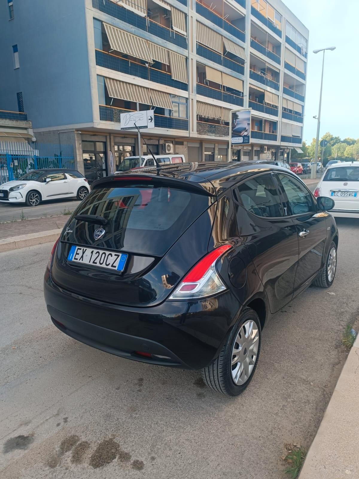 Lancia Ypsilon 1.2 69 CV 5 porte Silver