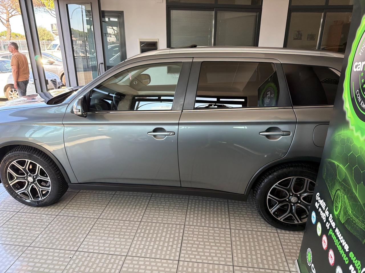 Mitsubishi Outlander 2.2 DI-D 4WD Instyle 7p. Con Tetto apribile
