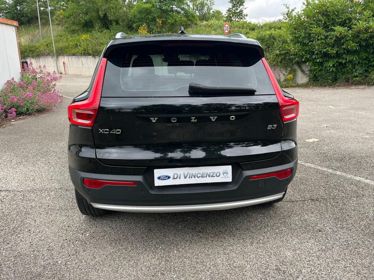 Volvo XC40 B3 automatico Plus Dark