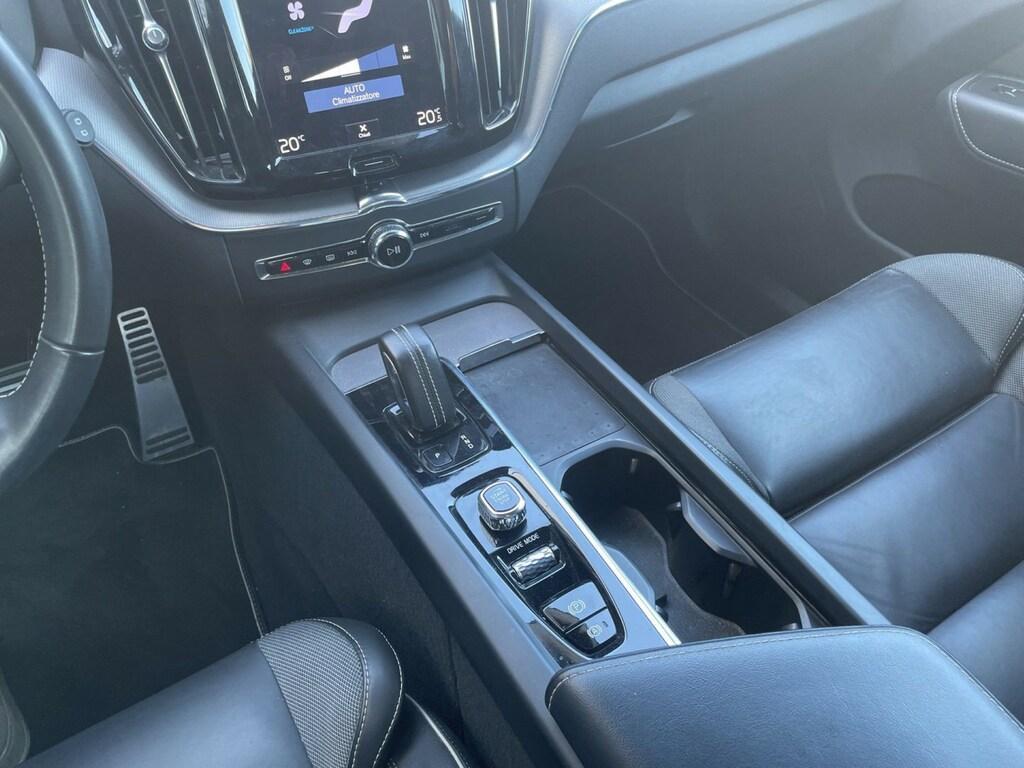 Volvo XC60 2.0 B4 R-Design AWD Geartronic
