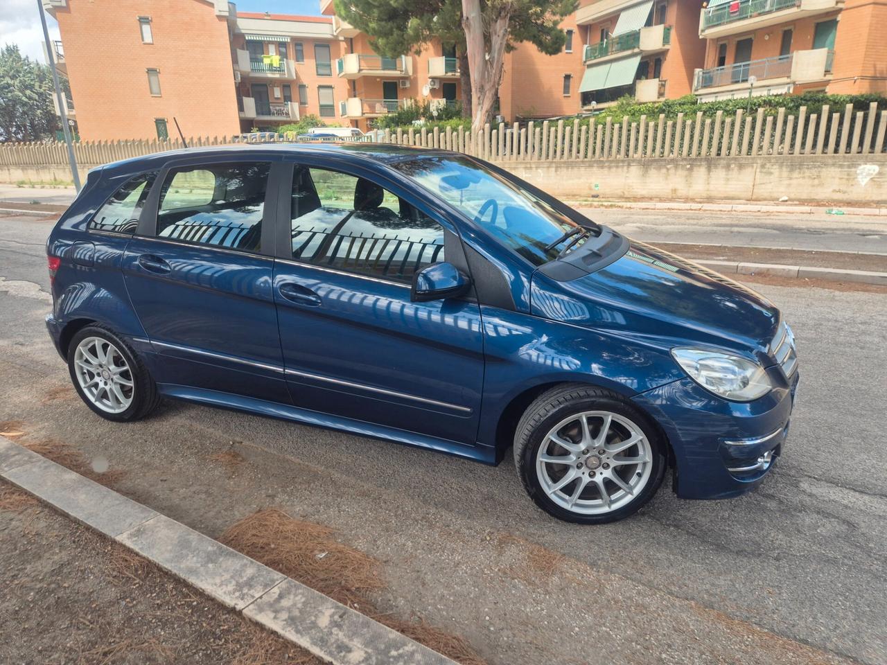 Mercedes classe B 180 SPORT 109CV ANNO 2010
