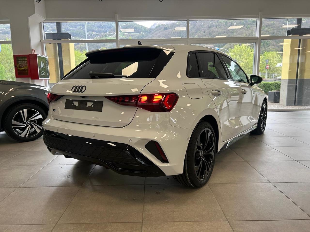 Audi A3 35 TFSI 110 kW S-tronic S-line edition