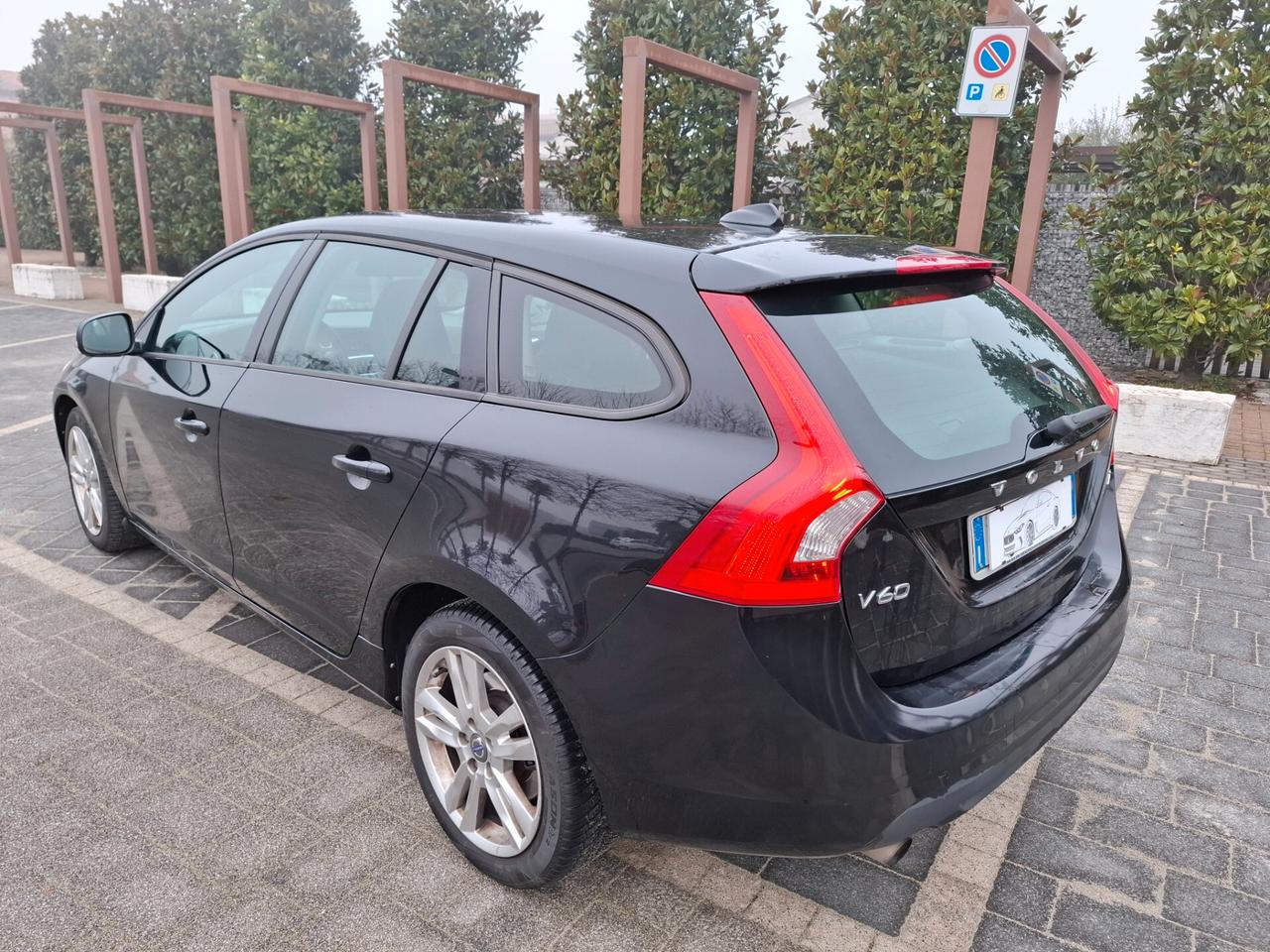 Volvo V60 D2 1.6 D 115cv 6 Marce ok Neopatentati